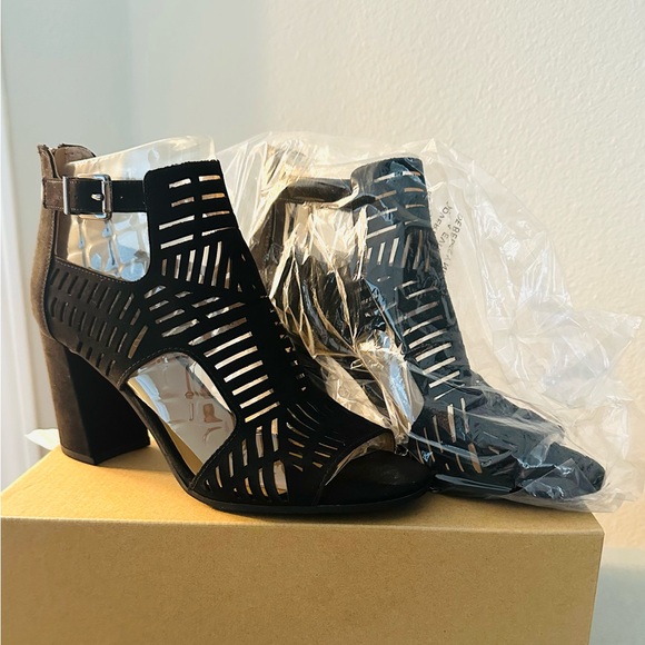 Franco Sarto Black Geometric Cutout Heels - Picture 2 of 2